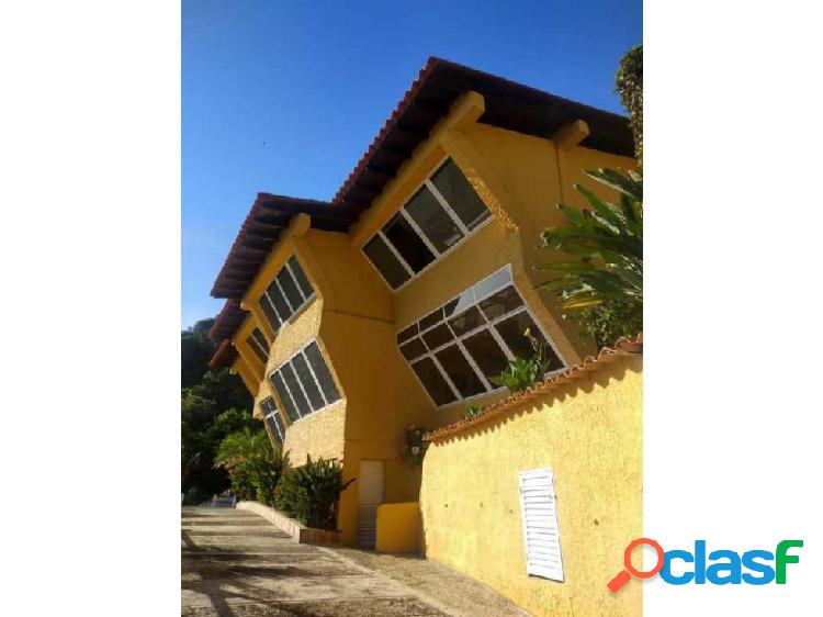 Vendo casa 550m2 5h/5b/12p La Peña 0484