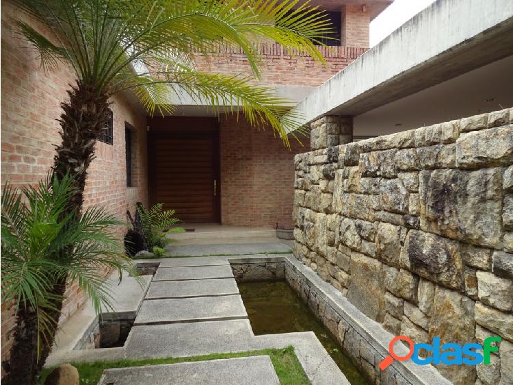 Vendo casa 600M2/3h+s/6b+s/6p/Colinas del Tamanaco/2048