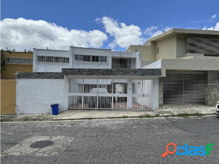 Vendo casa de 270m2 4h/4b/2pe Alto Prado