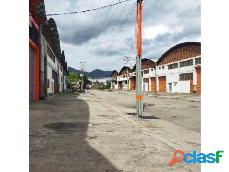 Vendo galpón industrial 935m2 El Marqués 0343