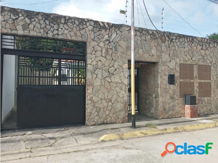 Venta Casa 200m2/3h/2b/3PE Lecumberry Cua Miranda Venezuela