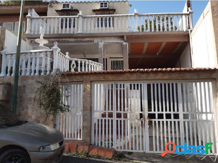 Venta de Casa 3 niveles 154m2/5h/5b/1PE Guatire Venezuela