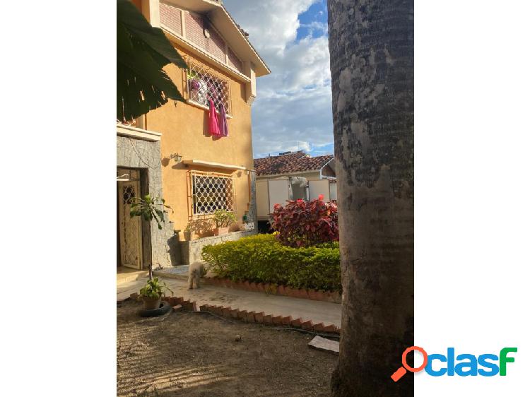 Venta de Casa Quinta 450m2/5h/3b/6PE El Paraíso Caracas