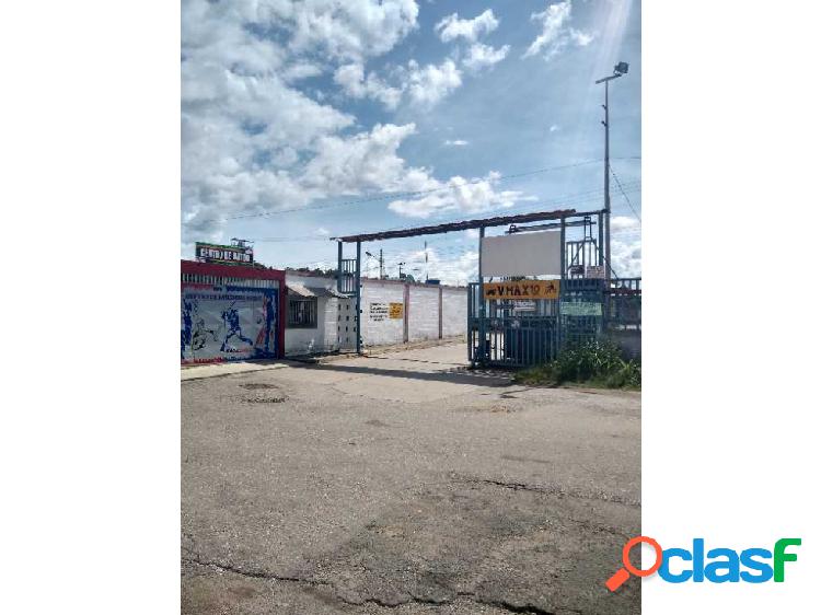 Venta de Local Comercial con apto tipo estudio, Urb La