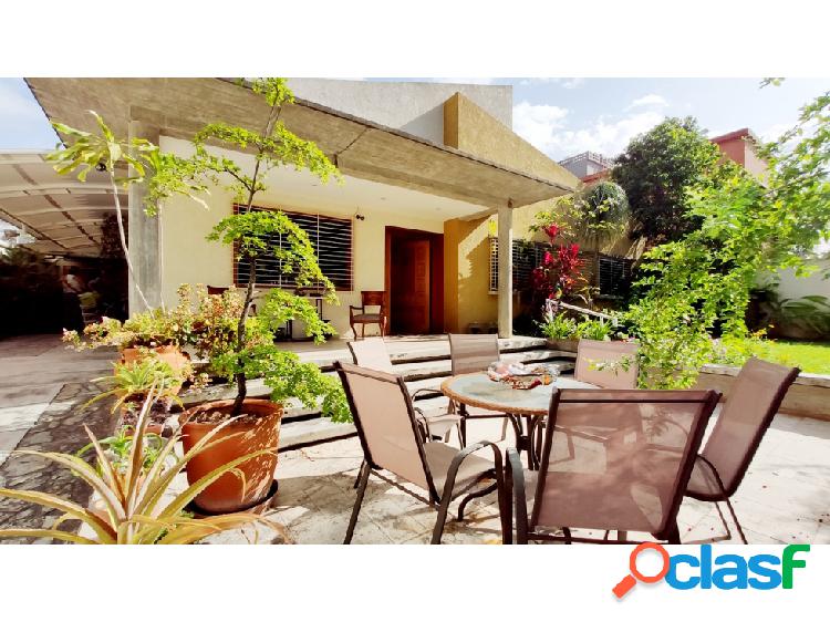 Venta de Moderna Casa en La Floresta Caracas DV02