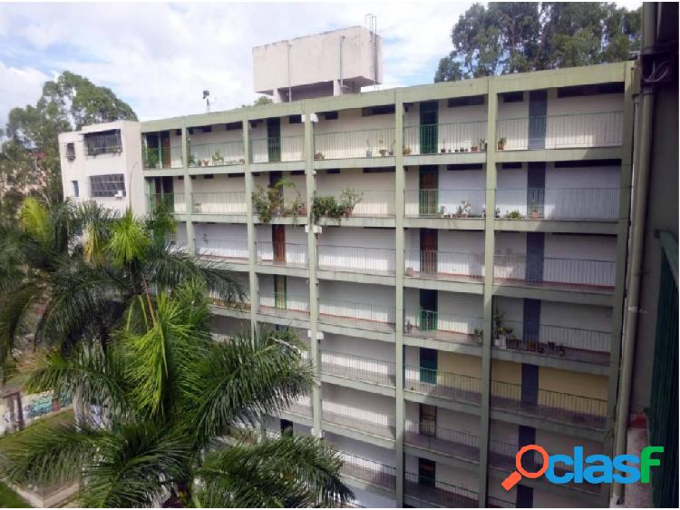 Venta de apartamento Urb. Simon Bolivar (CRG)