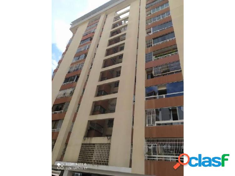 Venta de apartamento en la av. principal Club Hípico -