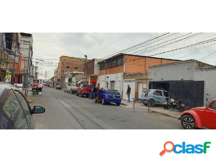 Venta de casa con dos locales en Zona Comercial