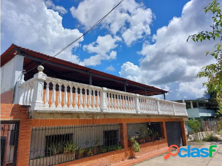 Venta de casa con terreno ubicado en Hoyo de La Puerta /#GO