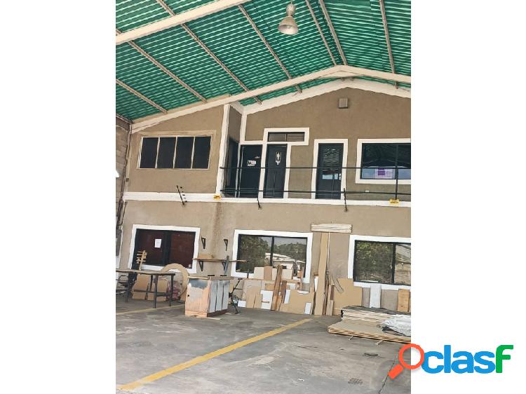 Venta de terreno comercial en Z. Industrial Castillito