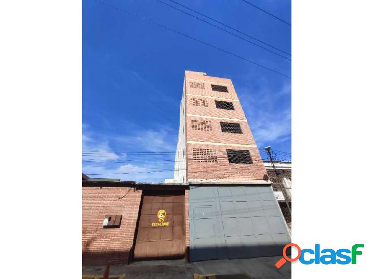 Venta y Alquiler Edificio Comercial nuevo en Catia 2000m2