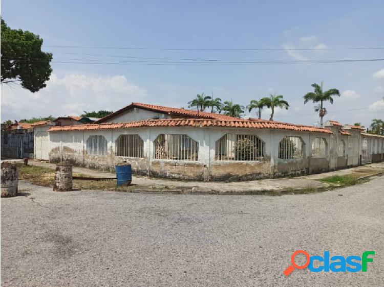 venta de casa con Anexo en Urb. Parque Valencia