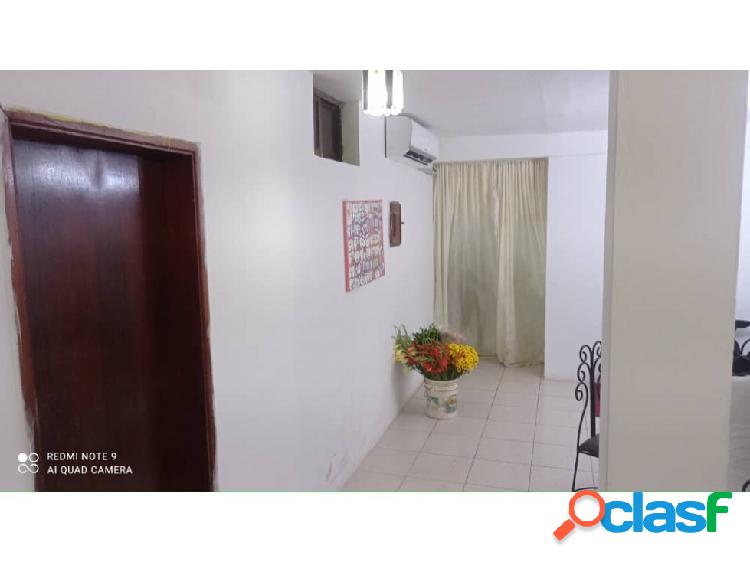 SE VENDE CASA EN CALLE BOLIVIA VE10-079CB-JGUT