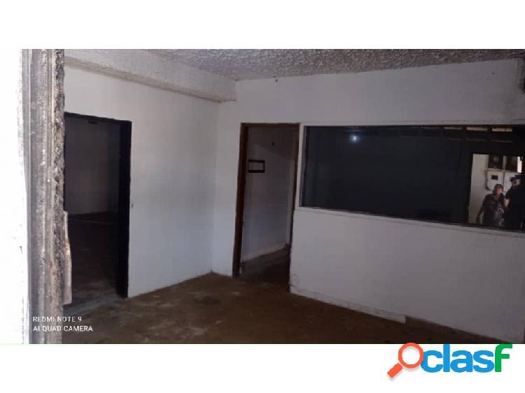 SE VENDE O ALQUILA LOCAL EN CALLE CHIMBORAZO VE10-074CC-JGUT