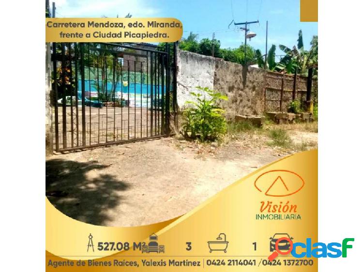 Venta. Casa, ubicada en la Carretera Mendoza del estado