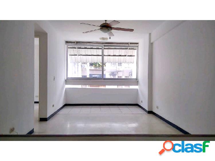 Apartamento en Venta 70m2/2H/1B/0PE