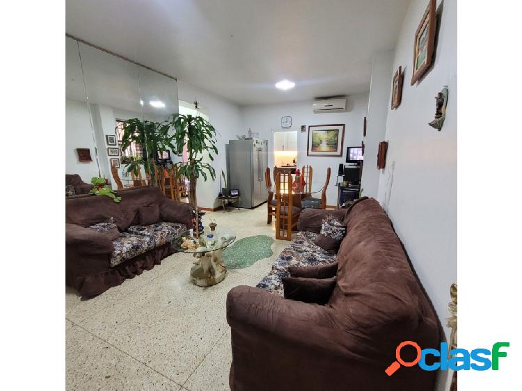 Apartamento en la Av. Urdaneta (cerca de Miraflores)