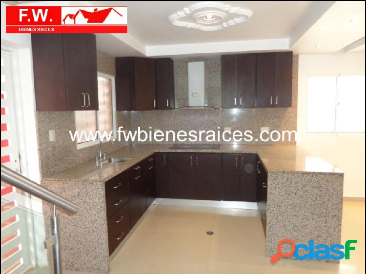 Bonito TOWN HOUSE en San Isidro