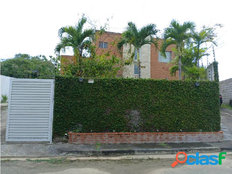 CASA EN VENTA EN Urb. Bosques de La Lagunita, El Hatillo