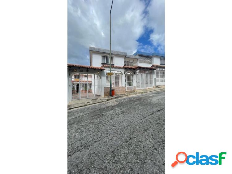 En Venta Casa Colinas de La California sector Bucaral