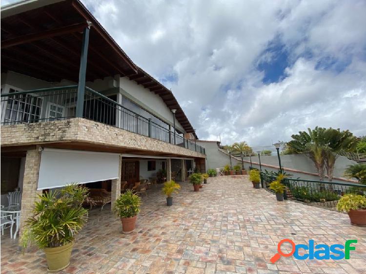 En Venta Casa Los Naranjos Súper Vista y calle privada