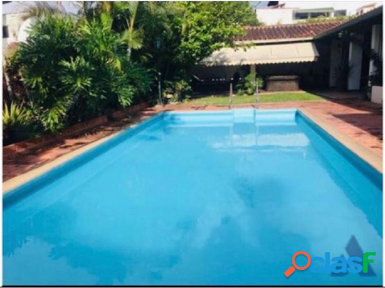 Se alquila casa una planta 346m2C 6H 6B 3Pts piscinaCerro