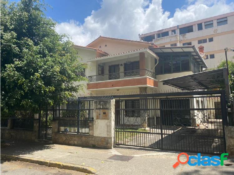 Se vende casa 450m² 5h+s/ 5b+s/ 4e Las Mercedes