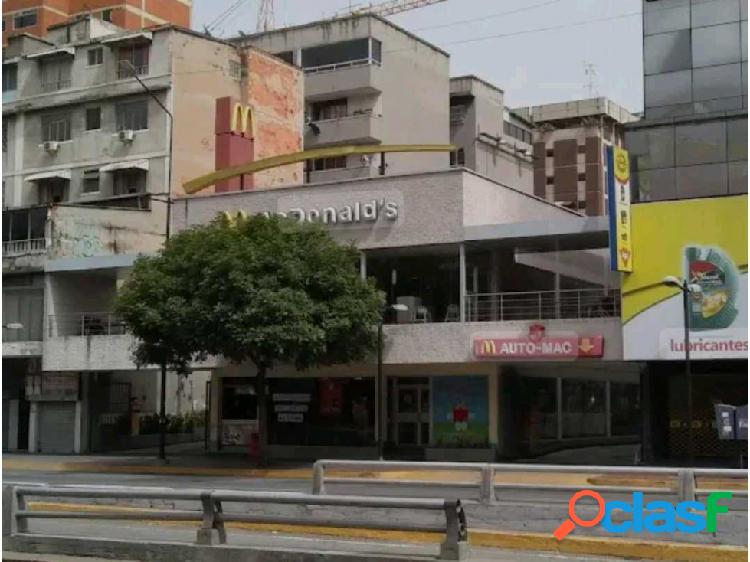 Alquilo local comercial a pie de calle 40m2 Chacao1079