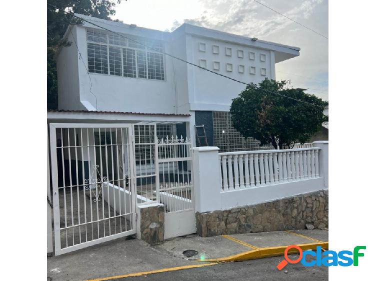 Casa Duplex con buena estructura para remodelar en Palmar