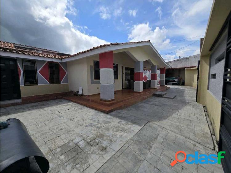 Casa con piscina en venta Urb. Los Overos Norte, Turmero