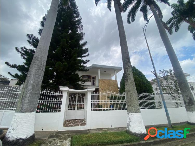 Casa en Venta Trigal Centro de 2 Niveles calle cerrada