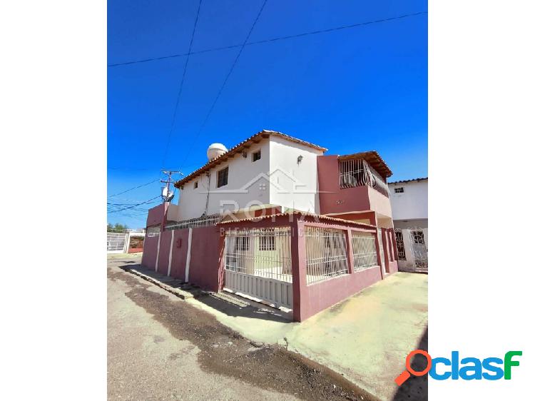 Casa de 2 plantas en Venta, ubicada en Santa Irene