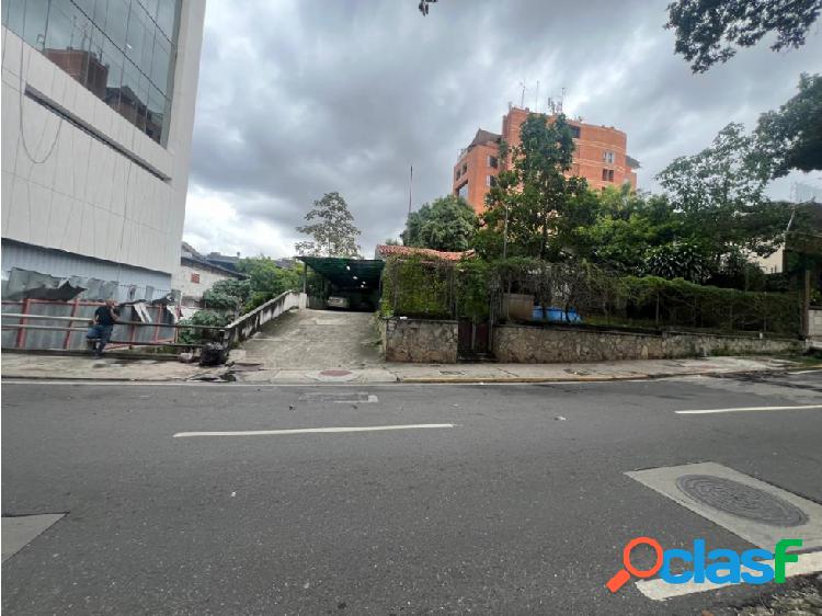 Se vende Casa Comercial 750 m2. Las Mercedes.