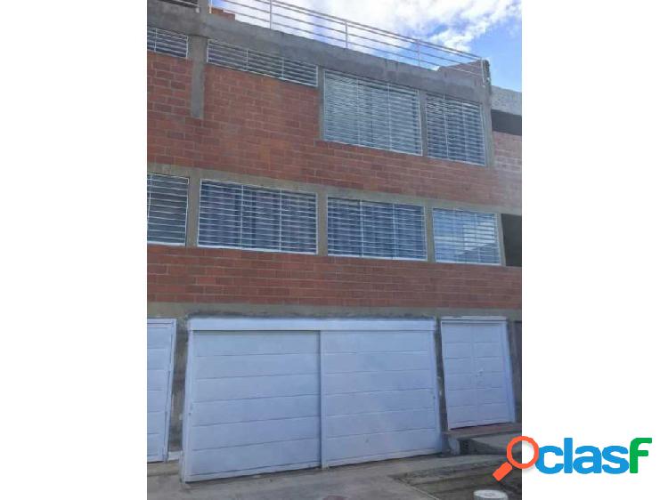 Se vende casa 202m2 Caicaguana 8680