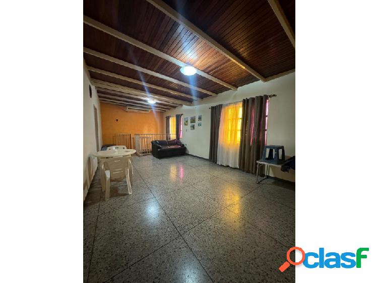 Edificio Comercial y Residencial en Venta en la Av.