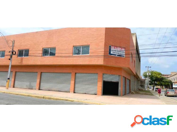 Local a estrenar en Alquiler calle Tubores con campos