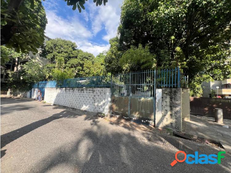 Se vende casa con terreno 1270m2. Los Palos Grandes