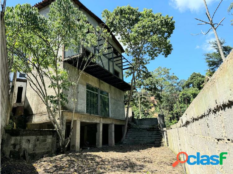 Vendo Casa en Lomas del Halcón en Oripoto en Obra Gris