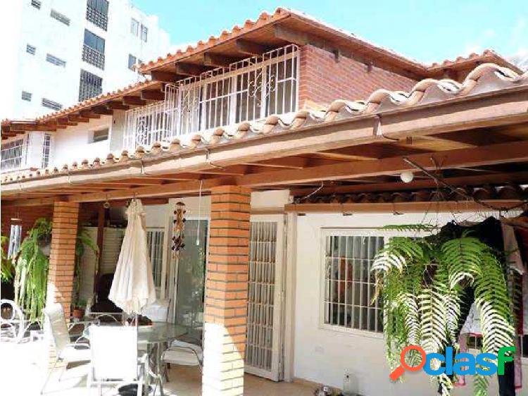 Casa Venta con Anexo Remodelada Cumbres de Curumo