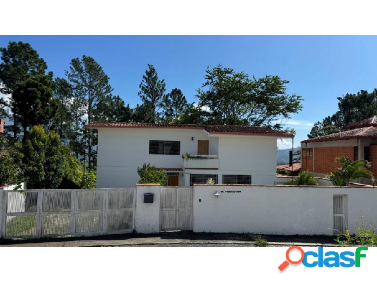 La Lagunita Casa en Venta calle cerrada 6h/5b/4p