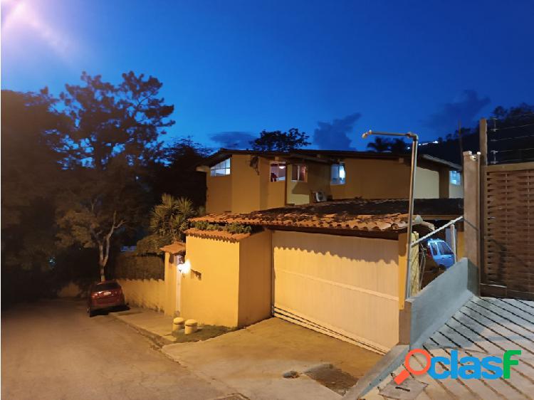 Venta de Casa Quinta en la Boyera Urb Los Geranios 1.097mts