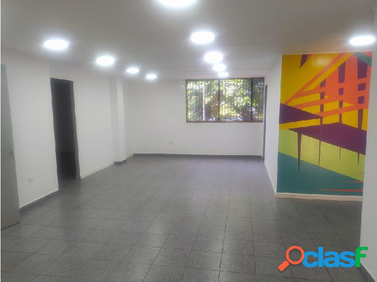 ALQUILO oficina Av Principal La Carlota 100 m2 9755
