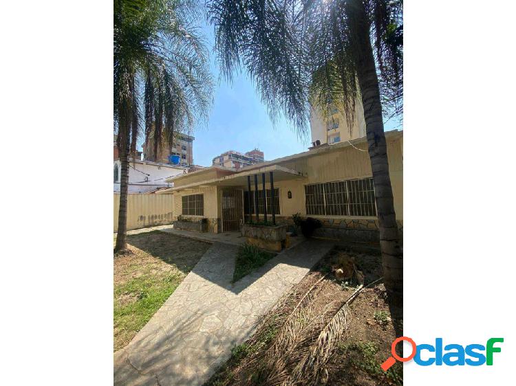 Casa en alquiler para consultorio o negocio Urb. La Soledad