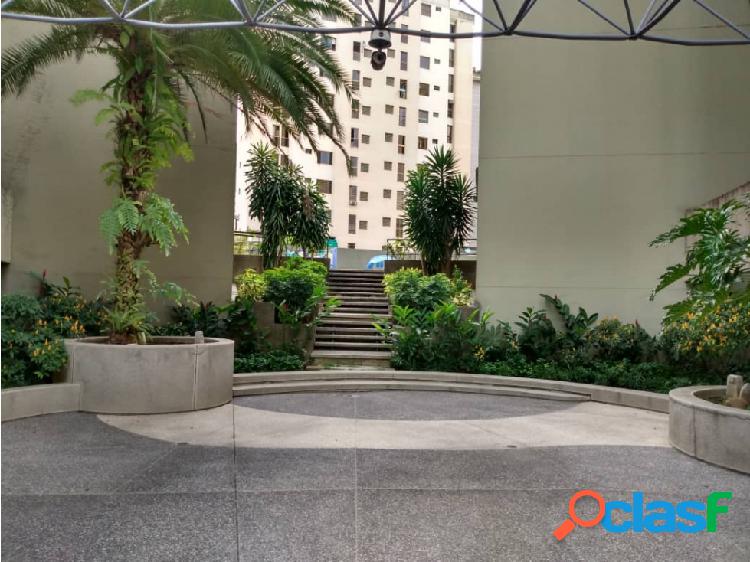 VENTA DE APARTAMENTO CON PATIO EN TERRAZAS DEL AVILA