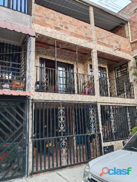 se vende casa de 2 plantas y un 3 para terminar en el