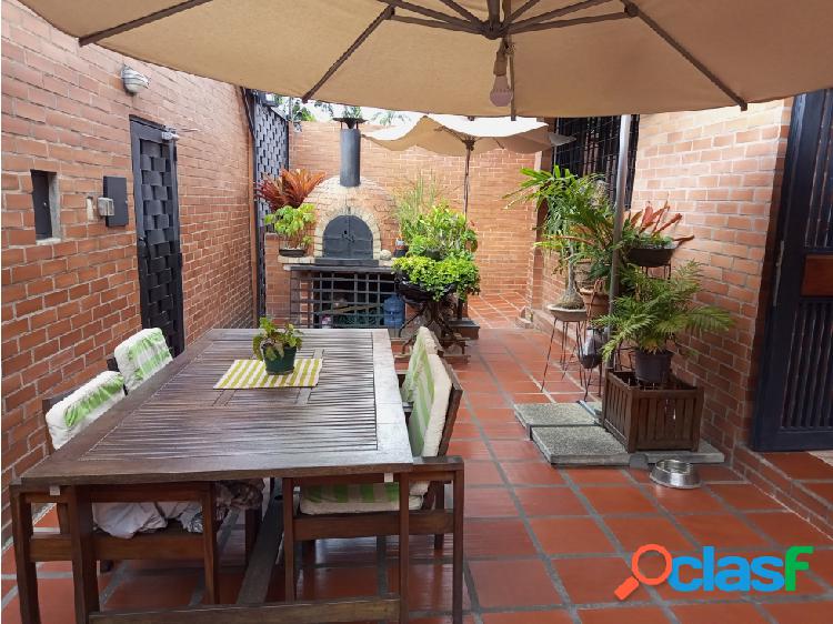 Casa en venta en Santa Eduvigies dos niveles (FM)