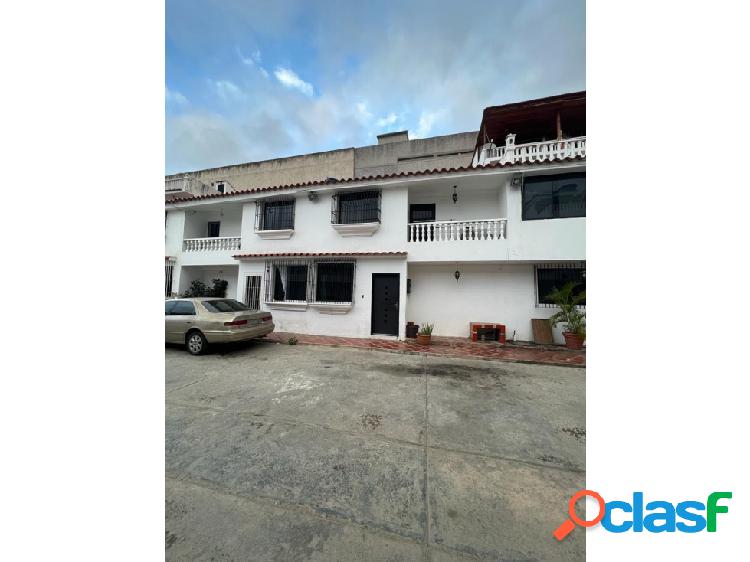 Hermoso Town House Duplex Ubicado en Macuto