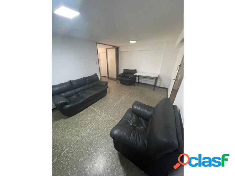 Se alquila apartamento 70m2 Chacao 0633