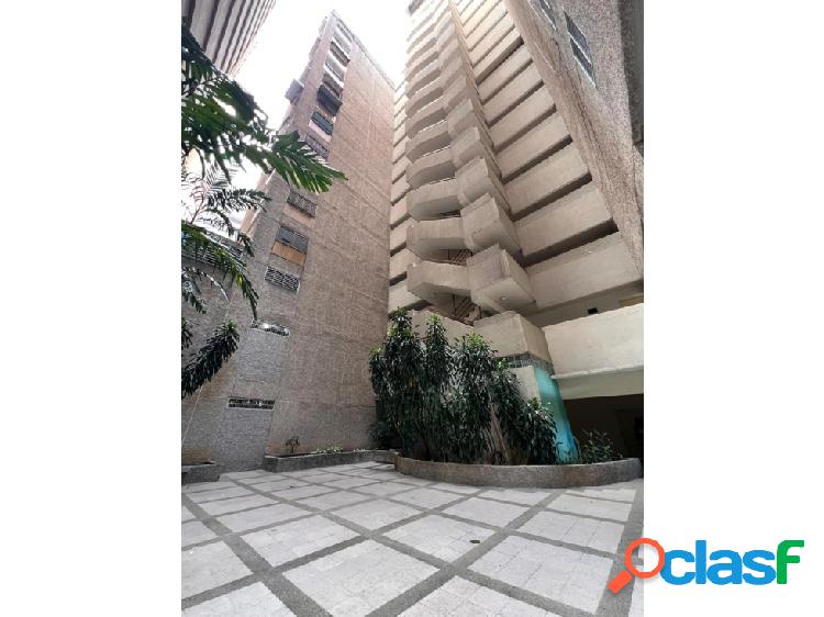 Se vende Apartamento 98m2.3H/3B/2P. Avenida Panteón