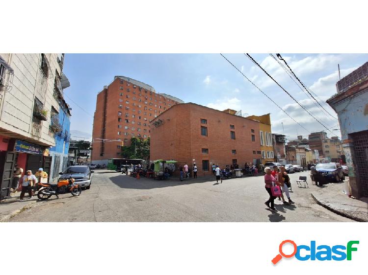 Se vende centro comercial El Prado, Av. Fuerzas Armadas